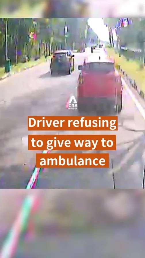 Refusing to Give Way to Ambulance | Social Media